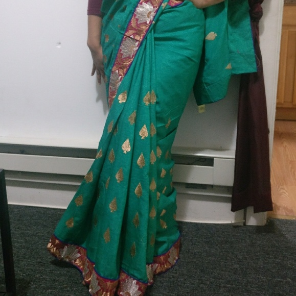 Saree - Picture 2 of 3